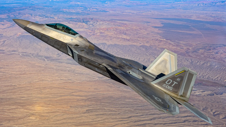 Le F-22 Raptor subit la plus grande mise à niveau de l'histoire et reçoit le missile secret AIM-260 JAMT.