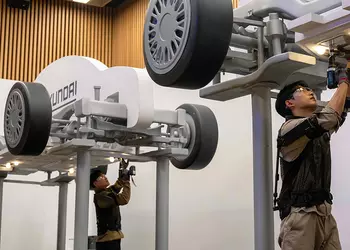 Hyundai и Kia представили X-ble Shoulder — роботизированное плечо для рабочих профессий, работающее без аккумуляторов