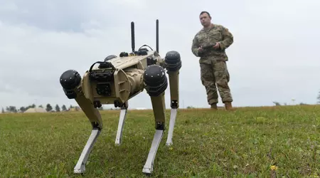 The United States tested a "robot dog" with a rifle on its back in the Middle East