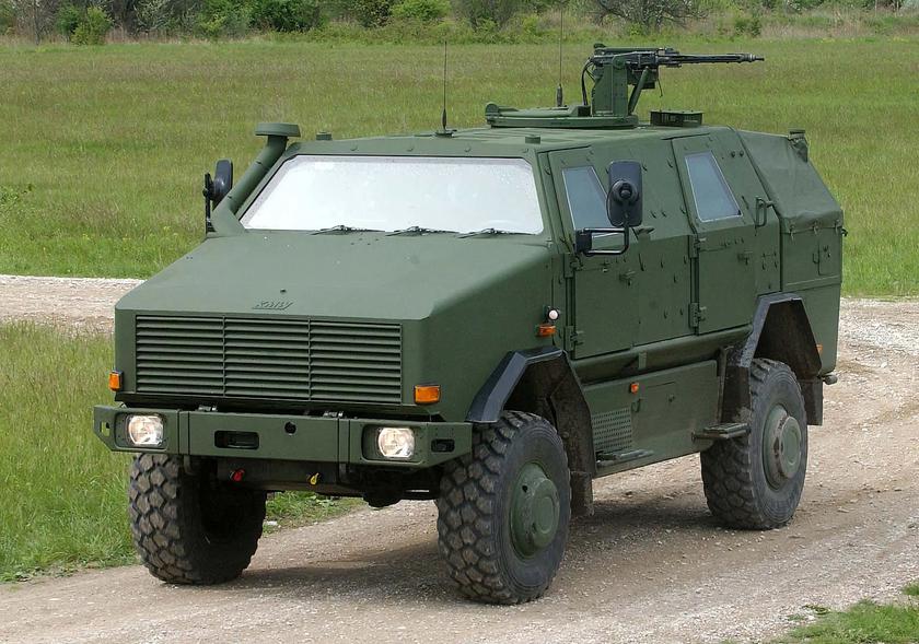 Die AFU verwendet bereits gepanzerte deutsche Dingo-Fahrzeuge, die gegen Handfeuerwaffen geschützt sind und keine Angst vor Minen haben.