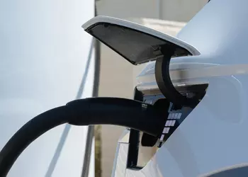 Hyundai упростила зарядку электромобилей в США