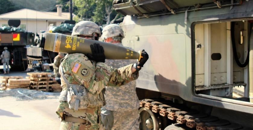 Силы обороны Украины впервые показали американские кассетные артиллерийские снаряды M864