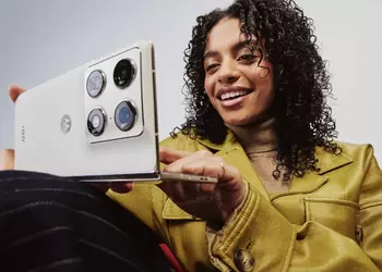 Motorola представила Razr Fold — свой первый “книжный” смартфон и самый премиальный гаджет в истории бренда