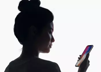 Face ID burns again: this time the system confused the face of the owner of the iPhone X and her work colleagues