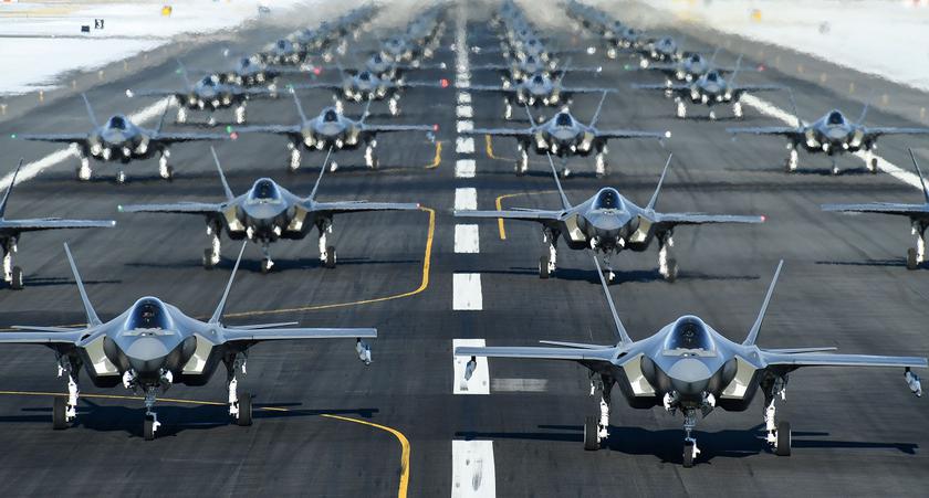 Истребители пятого поколения F-35 Lightning II, на которые будет потрачено $1,7 трлн, готовы летать только 55% времени