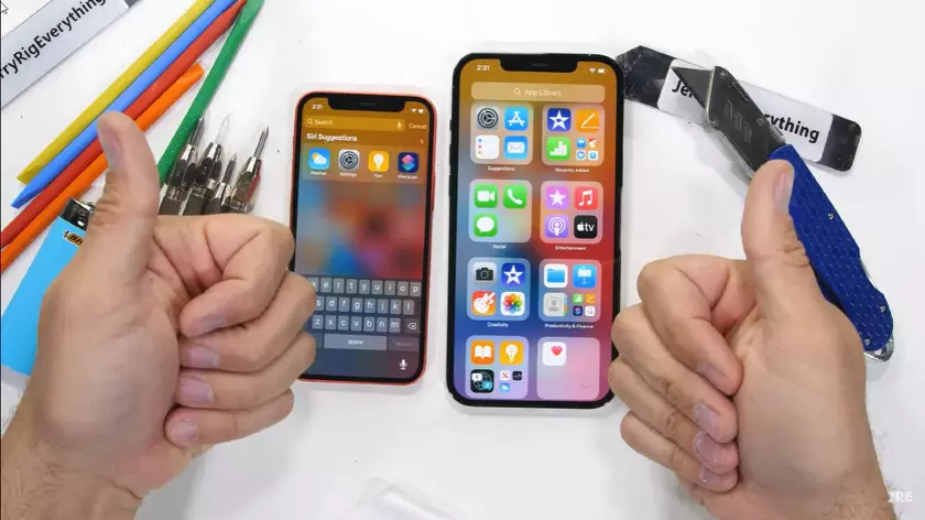 iPhone 12 mini и iPhone 12 Pro Max проверили на прочность: их царапали, жгли и пытались сломать