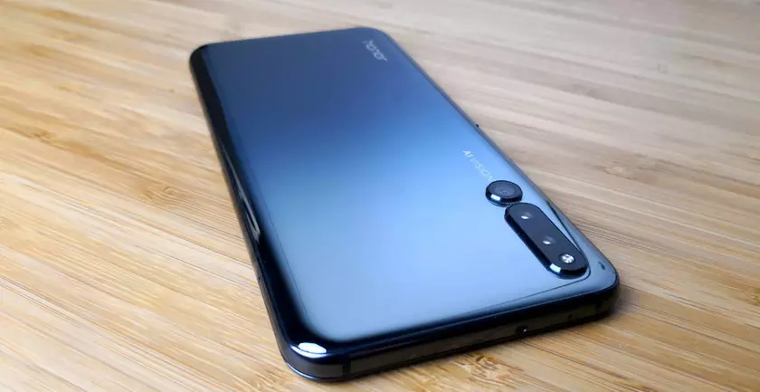 Honor 20 готовится к анонсу: тройная камера, фронталка на 32 Мп и подэкранный сканер