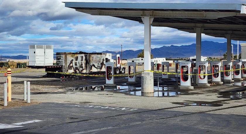В Калифорнии сгорела ещё одна передвижная зарядная станция Tesla Megapack