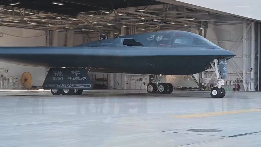 US Air Force releases video of first flight of B-2 Spirit nuclear ...