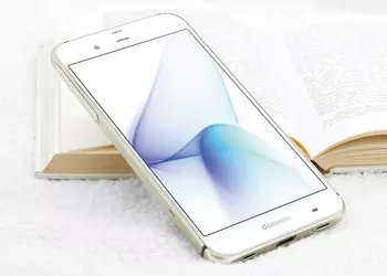 Sharp Aquos Zeta SH-04H: японский флагман с камерой Ricoh