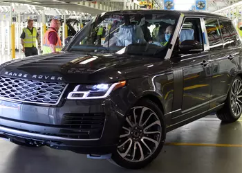 JLR отложила до октября возобновление производства после кибератаки