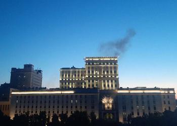 Неизвестные беспилотники пытались атаковать здание министерства обороны россии в москве