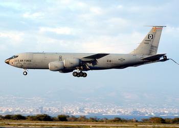 Троллинг 80 lvl: военный самолет США «нарисовал» в небе над российской авиабазой пенис