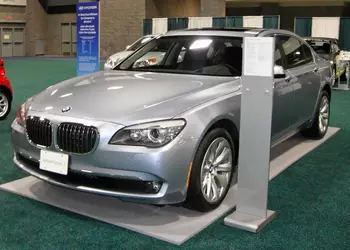 BMW советует выгнать гибриды из гаража: 29 000 авто под угрозой самовозгорания