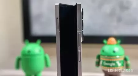 Samsung peut vous permettre de lancer Gemini en appuyant sur le bouton latéral et en le maintenant enfoncé.