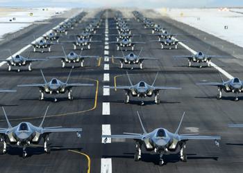 ВВС США платят в среднем $82,5 млн за истребитель F-35A, а стоимость F-35B и F-35C превышает $100 млн