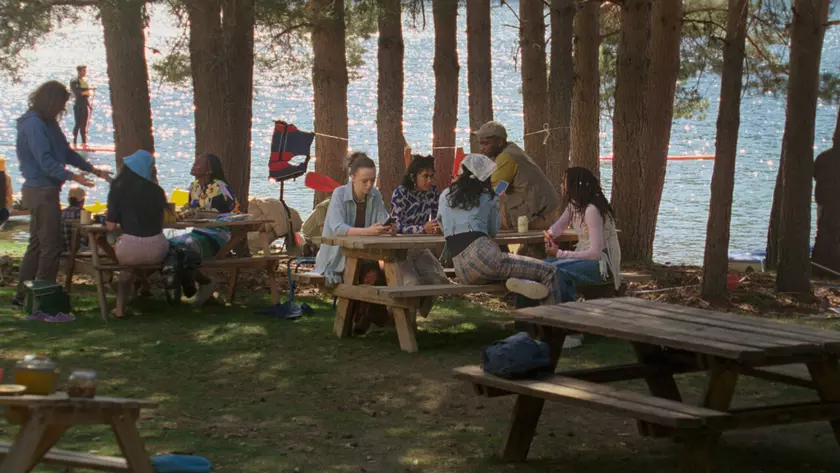 Samsung в новой рекламе Galaxy Flip 5 издевается над владельцами iPhone (видео)