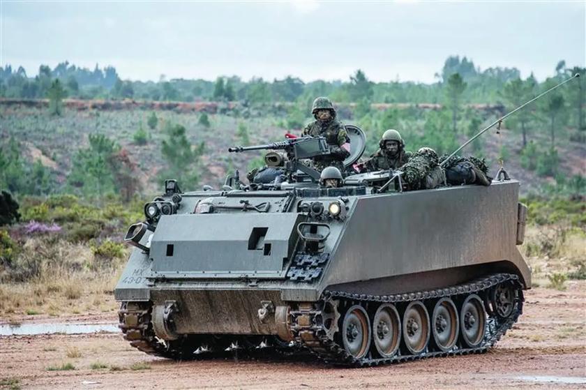 Portugiesische gepanzerte Mannschaftstransportwagen M113A2 wurden zum ersten Mal an der Front in der Ukraine gesehen
