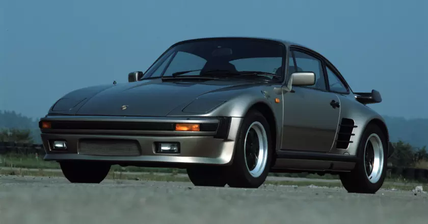 Exploring the Porsche 911 Turbo Flachbau: A Blend of Power and Design