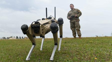 Estados Unidos prueba un "perro robot" con un rifle a la espalda en Oriente Próximo