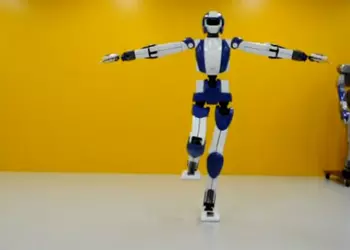 Гуманоидный робот HRP-4, умеющий балансировать на одной ноге (видео)