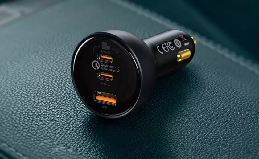 Автомобильная зарядка Baseus с поддержкой Quick Charge 5.0 и мощностью в 160 Вт дешевле $35