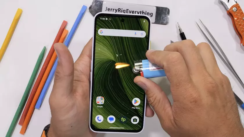 JerryRigEverything: Видеообзор, который удерживает внимание