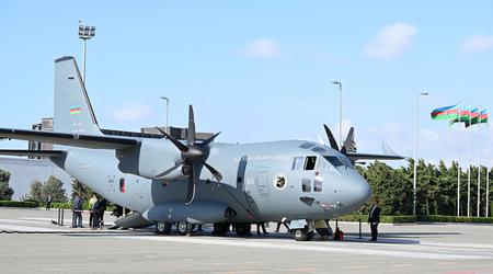 Leonardo übergibt das erste militärische Transportflugzeug C-27J Spartan an die aserbaidschanische Armee