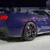 Прев'ю Ford Mustang Dark Horse SC Convertible на кольоровому фоні