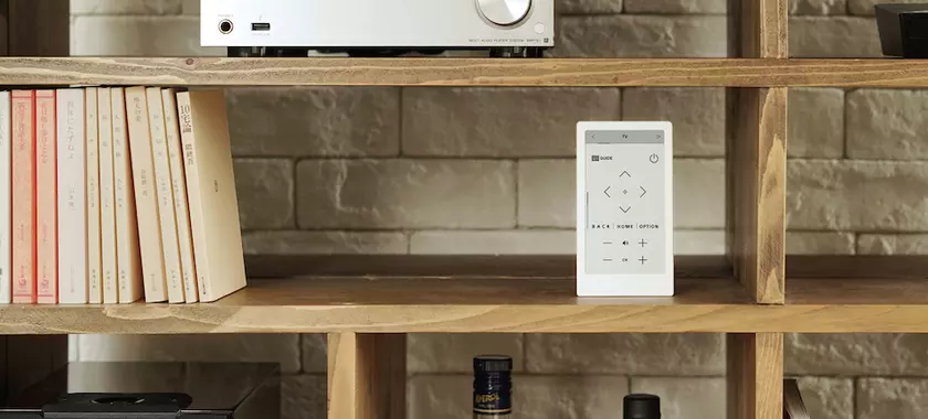 Универсальный пульт ДУ Sony Huis с E-Ink экраном для всей техники в доме