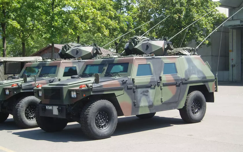 ВСУ используют на фронте швейцарские бронированные автомобили MOWAG Eagle