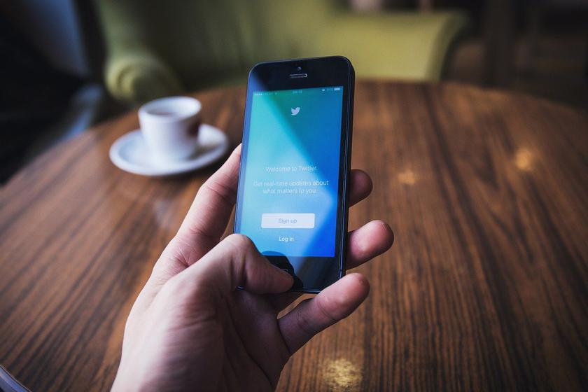 Twitter начинает тестирование новой функции для сообщения о недостоверных твитах в некоторых странах