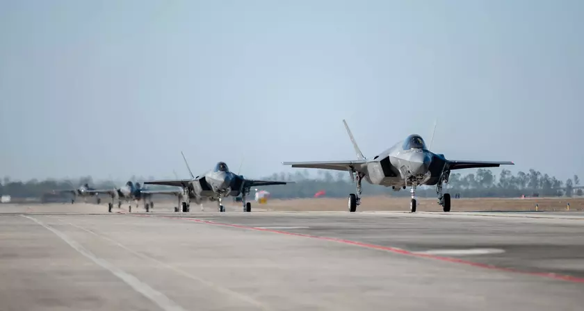 Крупнейший авиаконцерн Европы Lufthansa поможет строить и обслуживать американские истребители пятого поколения F-35 Lighting II в Германии