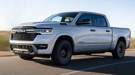 Stellantis ha deciso di lanciare prima il pick-up Ram 1500 Ramcharger a benzina, mentre il Ram 1500 REV a batteria è stato posticipato al 2026.