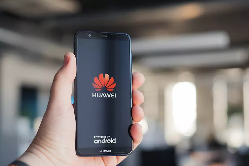 Официально: все устройства Huawei будут и дальше получать обновления и работать на Android