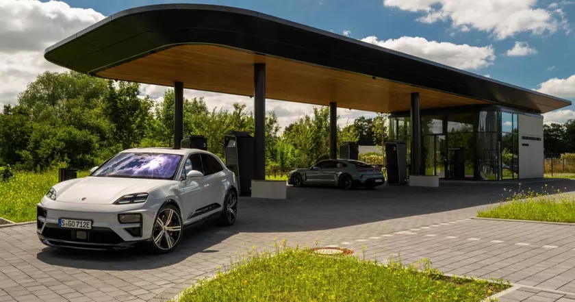 Porsche Unveils Cutting-Edge Charging Lounge for EV Enthusiasts