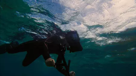 Samsung a mis au point une technologie spéciale "Ocean Mode" pour les smartphones Galaxy afin d'aider les plongeurs à explorer les récifs coralliens.