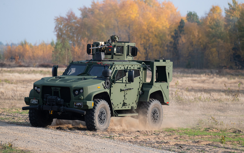 Армия Литвы получила ещё 50 бронированных американских автомобилей JLTV
