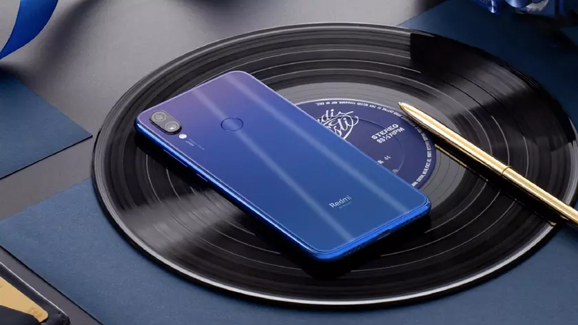 В воде не тонет и ножа не боится: Redmi Note 7 оказался настоящим орехоколом