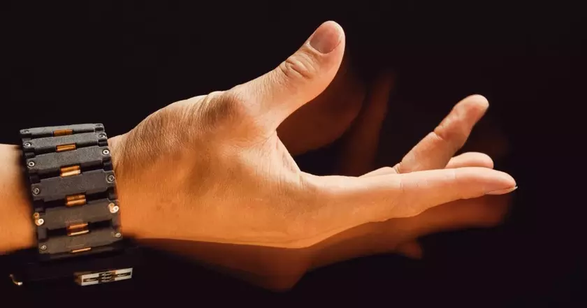 Обзор нового Meta браслета: технологии на запястье