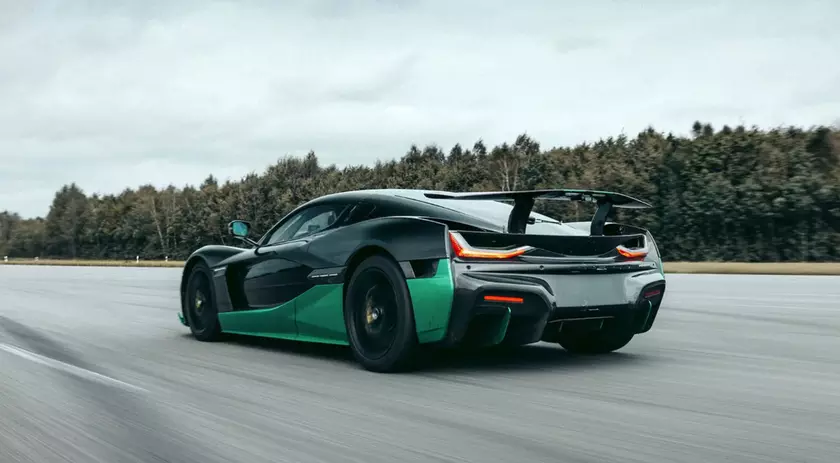 275,74 км/ч – электромобиль Rimac Nevera установил мировой рекорд скорости задним ходом