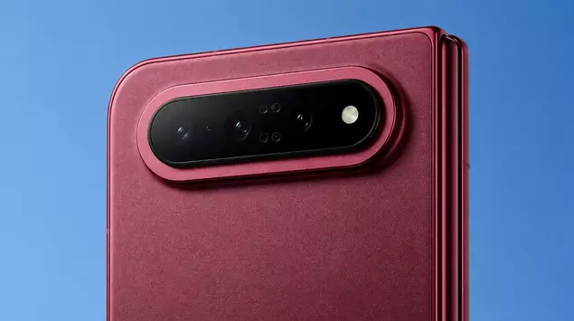 Xiaomi 18 Fold leaks in real-life ...