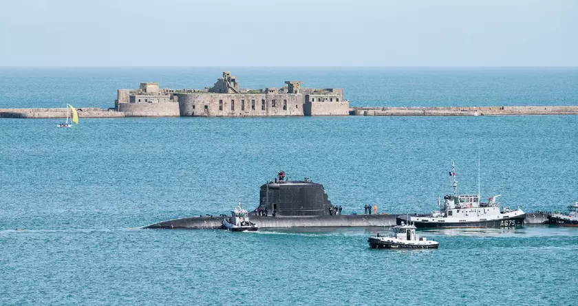 ВМС Франции получили ударную атомную субмарину Duguay-Trouin класса Barracuda, которая будет вооружена ракетами Naval SCALP с максимальной дальностью пуска 1000 км