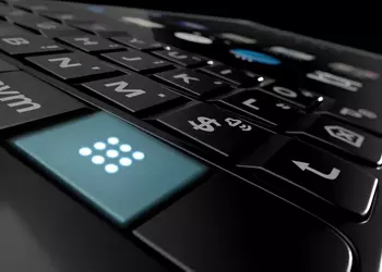 Официальный видеотизер BlackBerry Key2: сдвоенная камера, клавиатура и загадочная кнопка