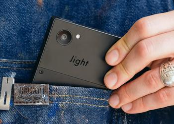 Light Phone 3 - a minimalistic phone with black and white OLED screen, camera and NFC-module is unveiled