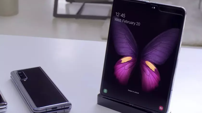 Samsung готовит «бюджетный» складной смартфон Galaxy Fold Lite по цене обычного флагмана