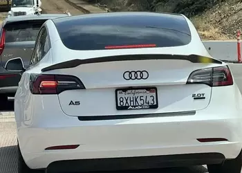 Tesla становится токсичной: владельцы маскируют авто под Honda, Audi и Mazda