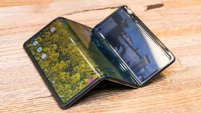 Cкладывающийся в трое смартфон Huawei будет работать на флагманском чипе Kirin