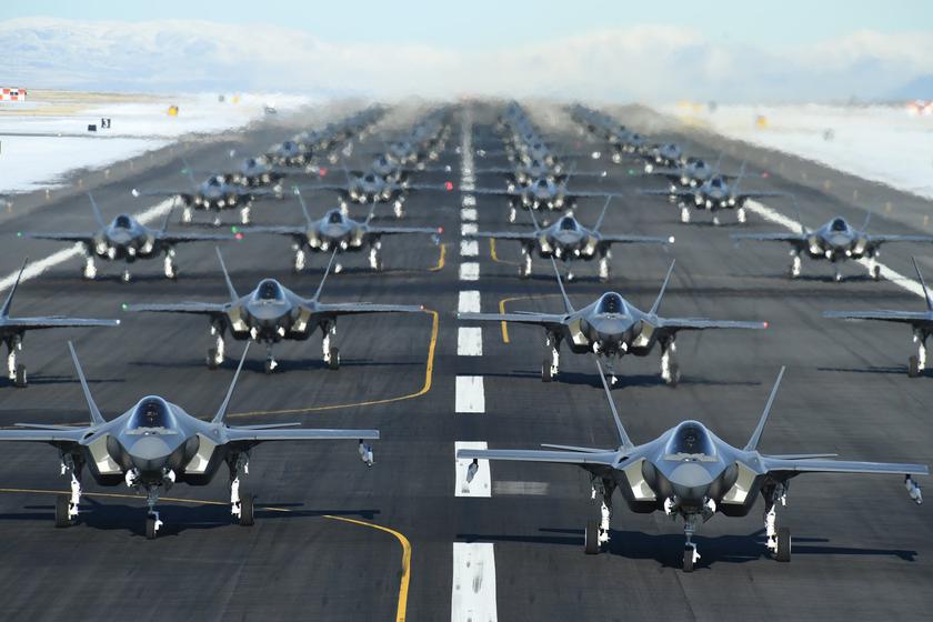 Lockheed Martin получила $7,8 млрд на производство 126 истребителей пятого поколения F-35 для США, Великобритании и ещё семи стран