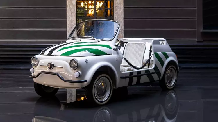 Spiaggina Stripes: как Garage Italia превратили авто в гостиничный аксессуар
